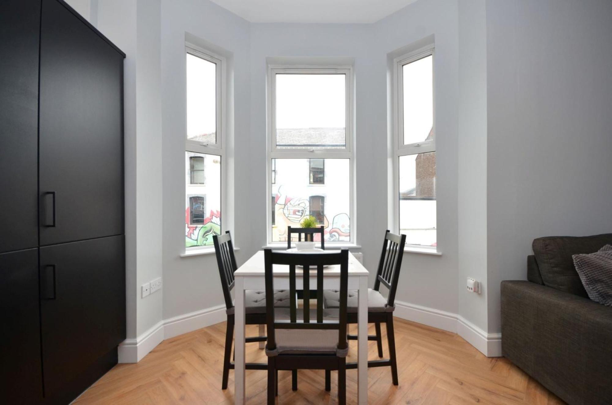 2 Bdr & 1 Bdr Apartments At Queens Uni By Belfast City Breaks Ngoại thất bức ảnh